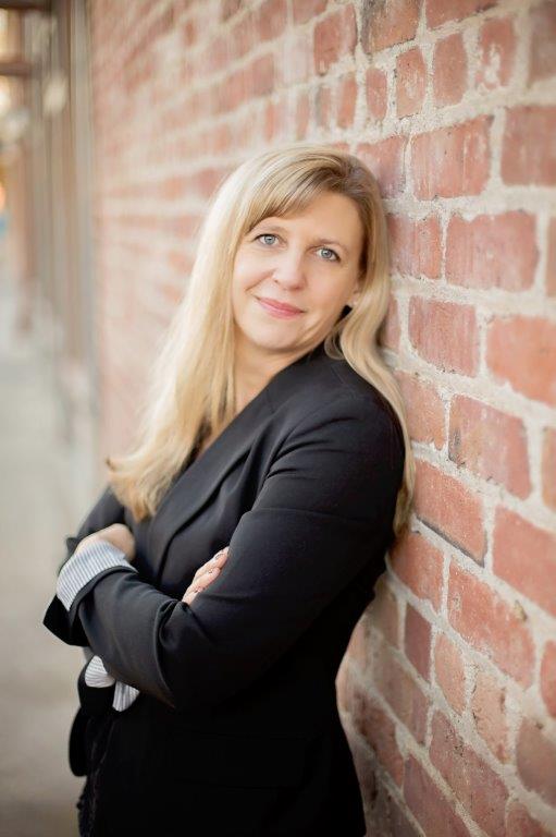 Amy Stand Brick Wall Insurance Agent Yuba City